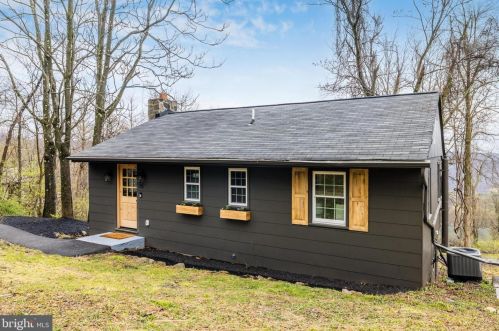 70 Arrowood Rd, Linden, VA 22642-5957