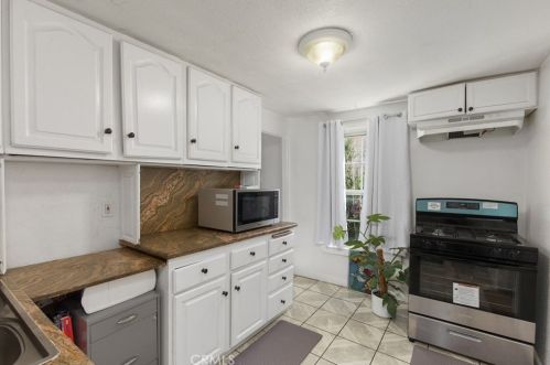 2950 11th St, Riverside CA  92507-4961 exterior