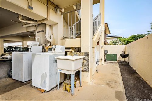 727 Makaleka Ave, Honolulu HI  96816-1179 exterior