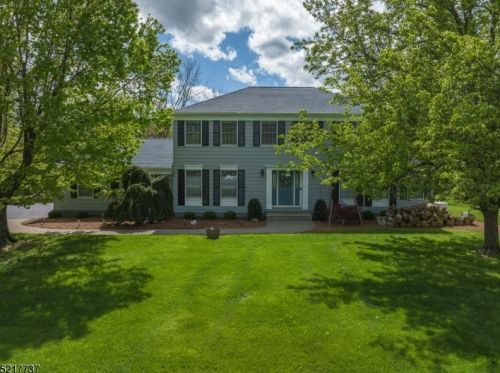 7 Grandview Cir, Flemington, NJ 08822-5549