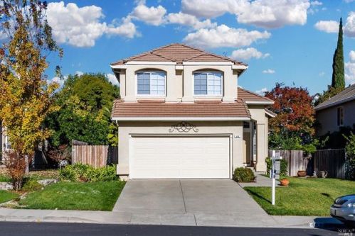 449 Rolling Oak Dr, Vacaville, CA 95688-1025