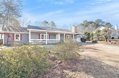 2642 Laurel Woods Ln, Conyers, GA 30094-2560