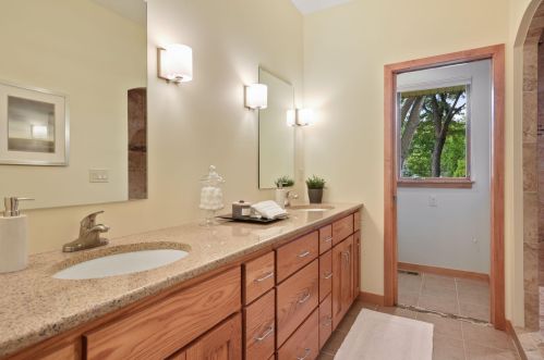 9209 Cedar Lake Rd, Minneapolis MN  55426-2358 exterior