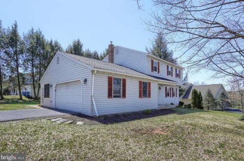206 Cumberland Dr, Carlisle, PA 17013-1093