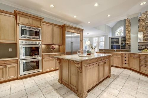 10 Highland Valley Ct, Atlanta GA  30327-4880 exterior