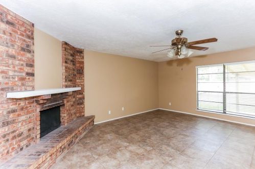 6412 Sandhurst Ln, Fort Worth TX  76182-4520 exterior