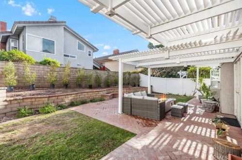 10 Vispera, Irvine CA  92620-2127 exterior