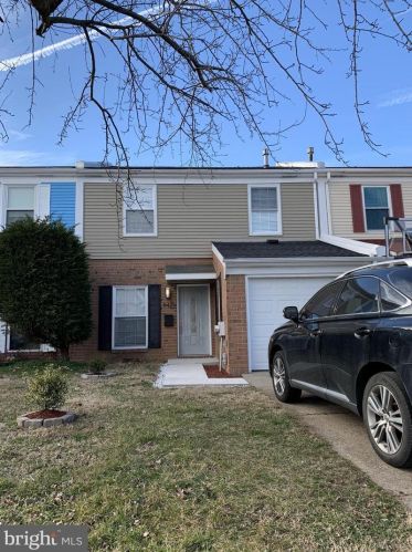 8421 Lyons Pl, Philadelphia, PA 19153-1902