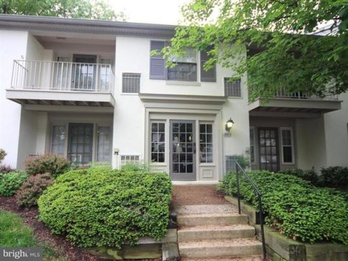 5903 Kingsford Rd, Springfield VA 22152-1128 exterior