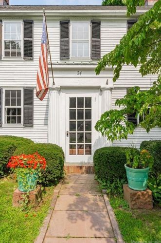 24 Main St, Farmington, CT 06032-2230