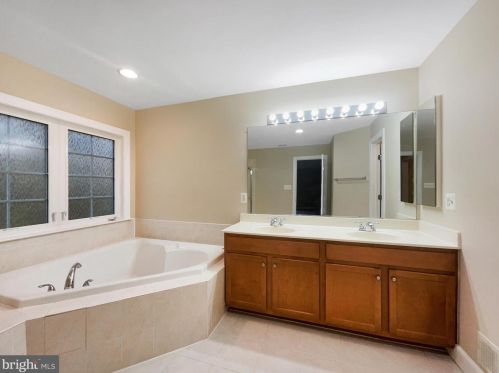 18947 Highland Park Dr, Triangle VA  22172-2067 exterior