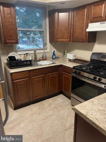 1139 Lowell St, Camden, NJ 08104-1627