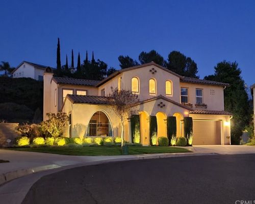 32194 Live Oak Dr, Temecula, CA 92592-4239