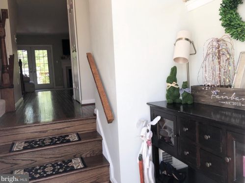 8089 Whitlers Creek Ct, Springfield VA  22152-3645 exterior