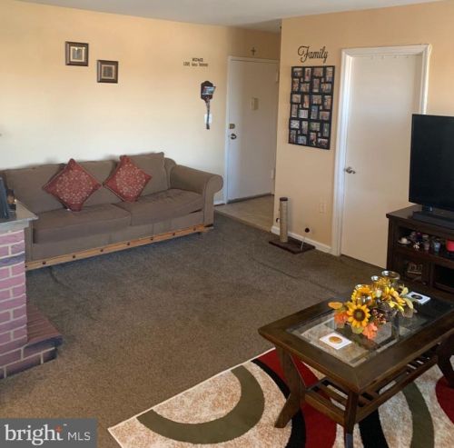 1602 Renate Dr, Woodbridge, VA 22192-2702