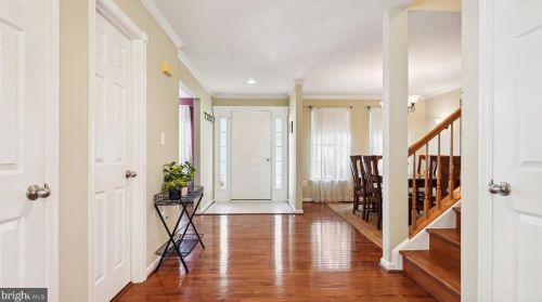 17231 Hollymill Ct, Round Hill, VA 20141-2495