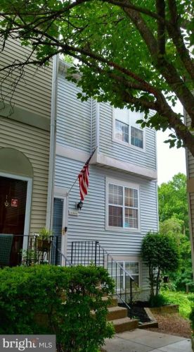 5864 Bridgetown Ct, Springfield VA  22015-2810 exterior