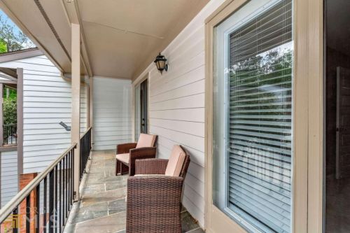 302 Brandywine Cir, Atlanta GA  30350-2002 exterior