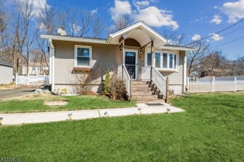 5 Keith Rd, Hopatcong, NJ 07843-1113