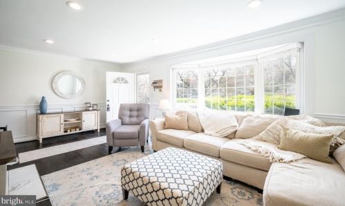 6678 Barrett Rd, Falls Church, VA 22042-4230