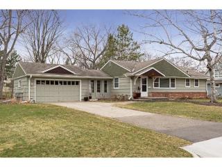 300 Grove Pl, Hopkins, MN 55343-8558
