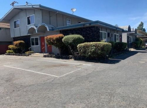 1381 Lockeford St, Lodi, CA 95242-2927