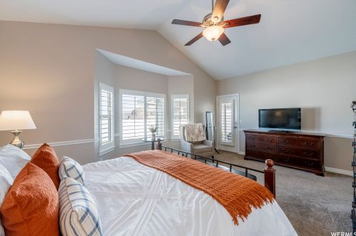 1238 Bateman Pt Dr, Taylorsville UT 84084-2590 exterior