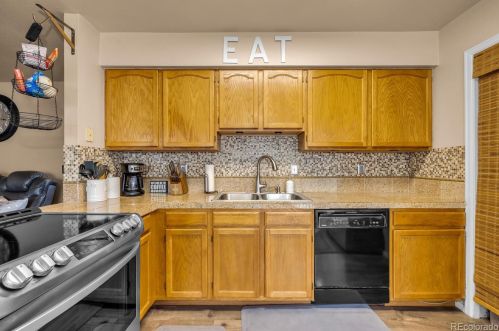 4852 Tower Way, Aurora CO 80015-3208 exterior