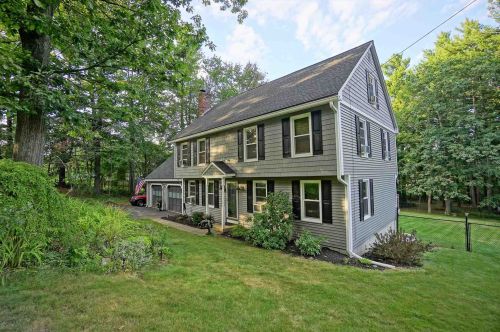 38 Parmenter Rd, Londonderry, NH 03053-3226
