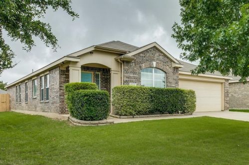 6244 Chalk Hollow Dr, Fort Worth TX  76179-7722 exterior