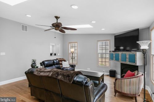 320 Chestnut St, Tavistock NJ 08033-1810 exterior