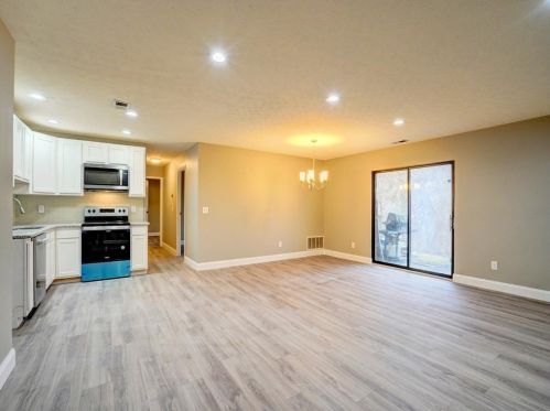 7215 Creekview Dr, Cincinnati, OH 45247-2599