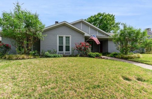 2242 Woodcreek, Carrollton TX 75006-1925 exterior