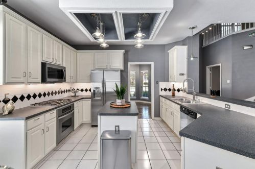 2311 Norwich Dr, Carrollton TX 75006-2632 exterior