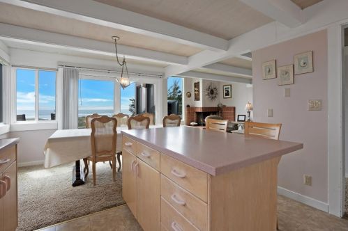 210 Monterey Dunes Way, Moss Landing, CA 95039-9770