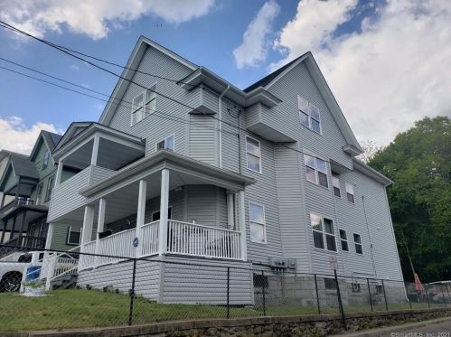24 Brewster St, Waterbury, CT 06704-3004