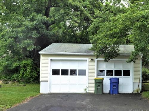 51 Stonehollow Rd, Waterbury, CT 06704-1108