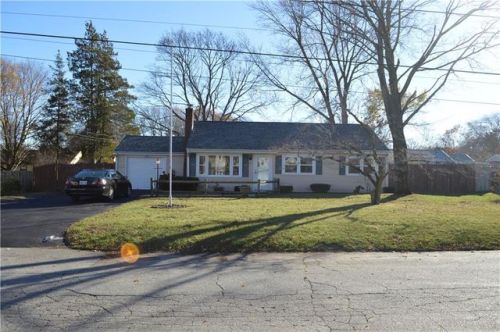 30 Pensacola St, Warwick, RI 02888-1210