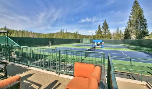 11235 Northwoods Blvd, Truckee CA  96161-6034 exterior
