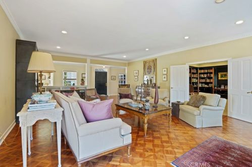 8 Williamsburg Ln, Palos Verdes Estates, CA 90274-4056