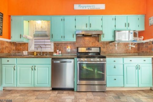 24 Olive St, Bloomfield, NJ 07003-3209