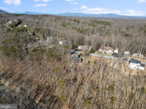 166 Nemacolin Trl, Hedgesville WV  25427-4272 exterior