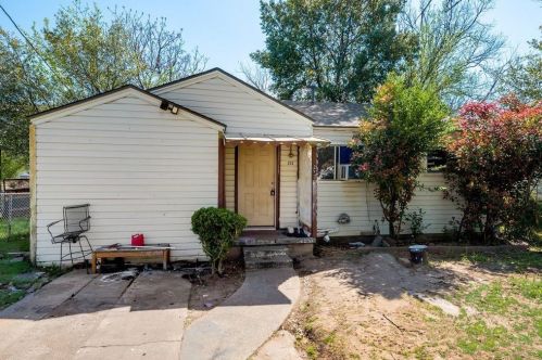 213 Sunset Ln, Fort Worth, TX 76114-4326