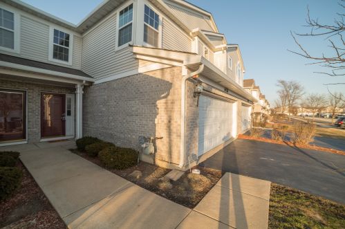 6426 Blue Sky Ln, Matteson, IL 60443-3310