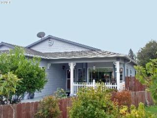 517 Rosichelli Dr, Harbor, OR 97415-7200