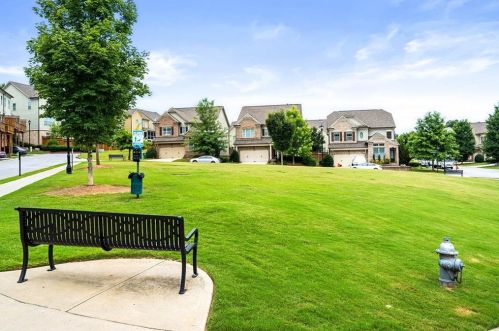 7805 Highland Bluff Dr, Atlanta, GA 30328-0032