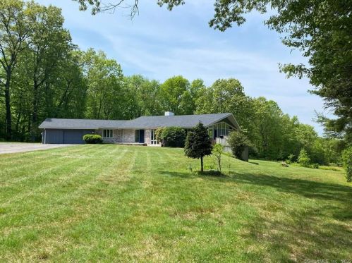 95 Minnechaug Dr, Glastonbury, CT 06033-1909