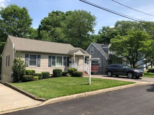 50 Homer Pl, Metuchen, NJ 08840-2007