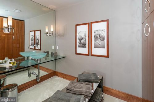 110 Brooks Bnd, Princeton NJ  08540-7545 exterior