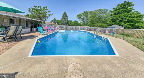 2456 Emig Mill Rd, York, PA 17315-4626